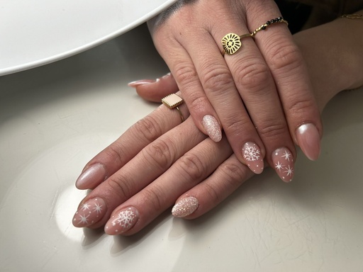 Manucure russe + Dépose Gel 25€ttc