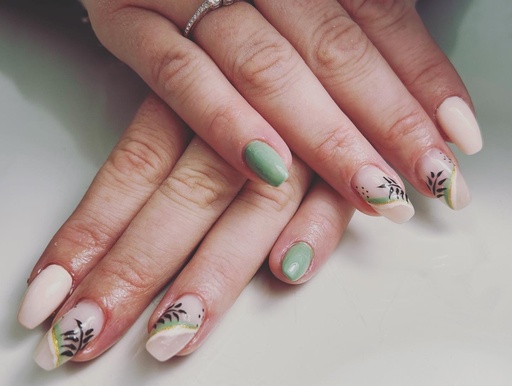 Manucure russe + Dépose Vernis Semi Permanent 20€ttc